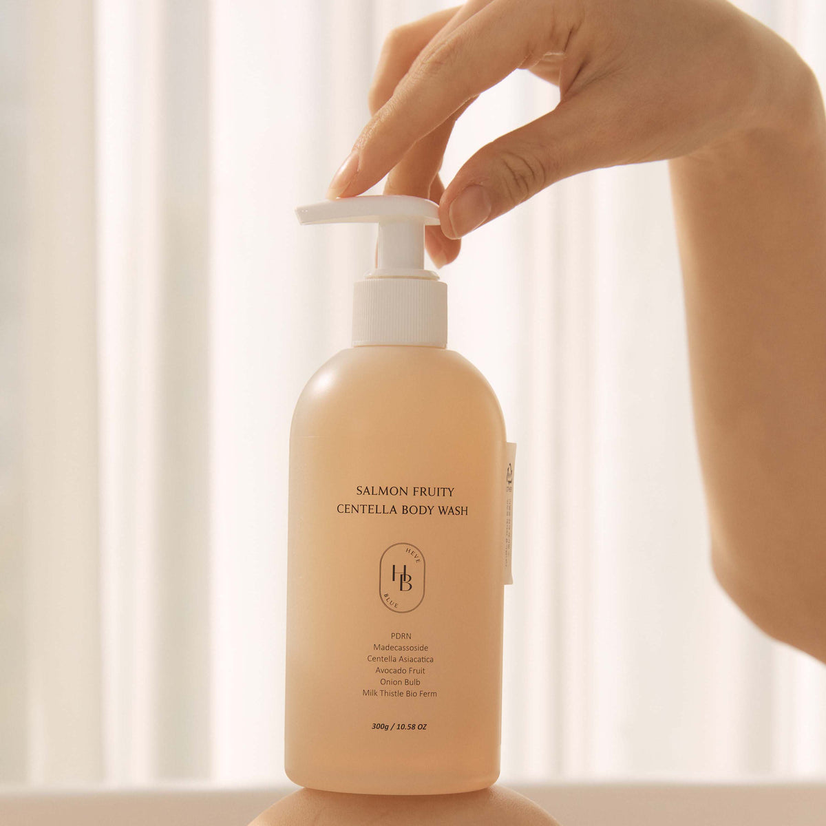 HEVE BLUE Salmon Fruity Centella Body Wash 300g