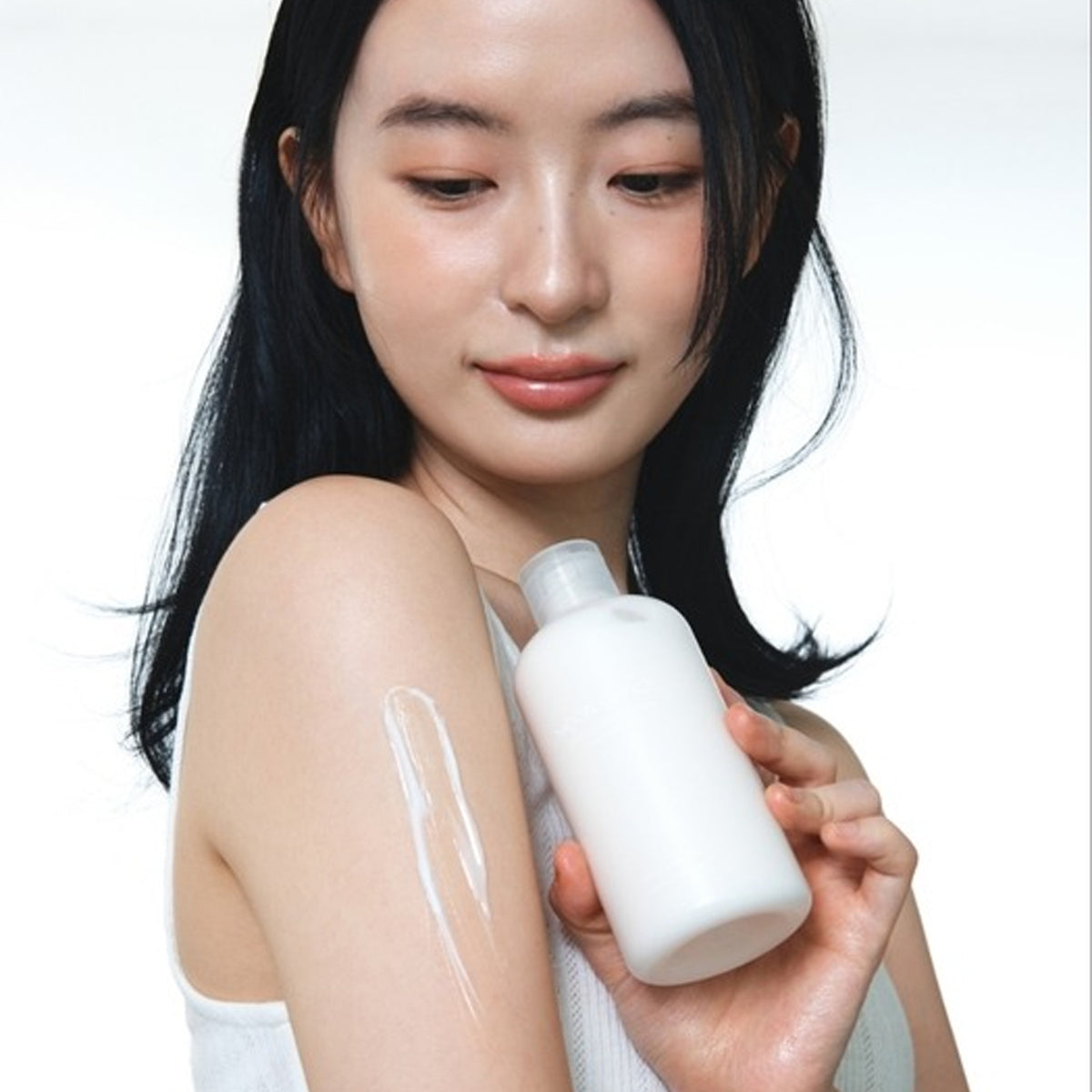 MOON OFFICE Emerald Musk Hand & Body Lotion 250ml