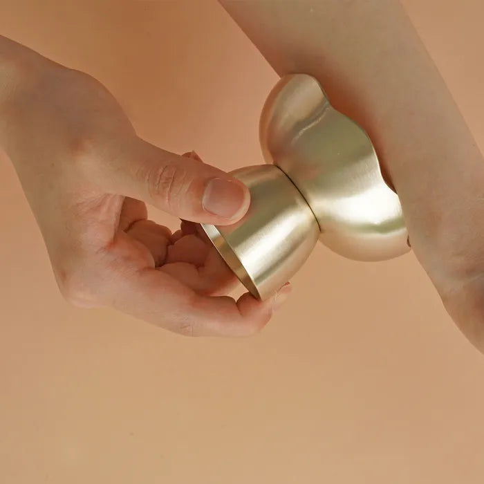 NOTDAM Bangjja Brassware Flower Gua Sha Massager con bolsa acolchada complementaria