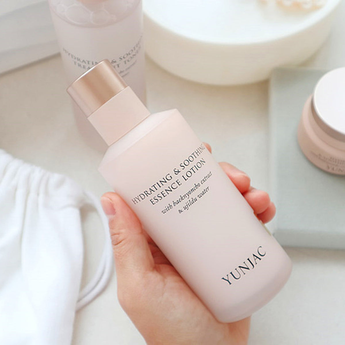 YUNJAC Hydrating & Soothing Essence Lotion with baeknyoncho extract & ujildu water 125ml