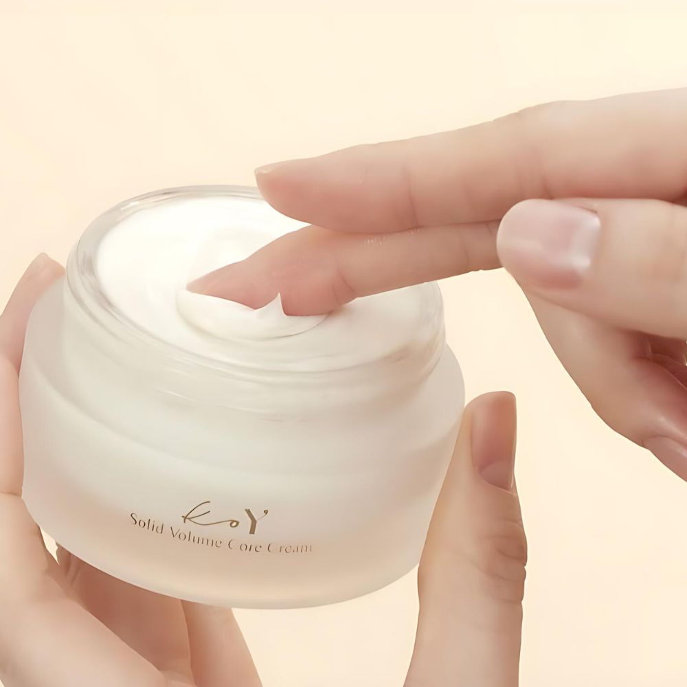 It's formulated with powerful active ingredients that promote collagen production and hydration, providing a plump and youthful appearance.