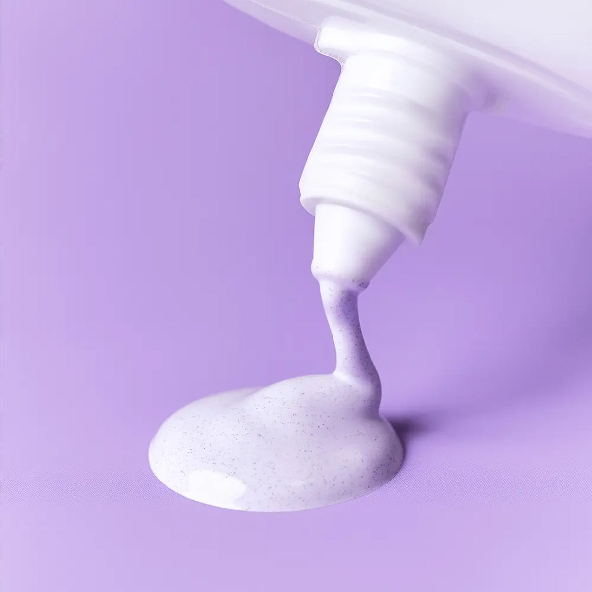 CHASIN’ RABBITS All About Blur Purple Cover Cream 35g Set (+Giant Flower Puff)