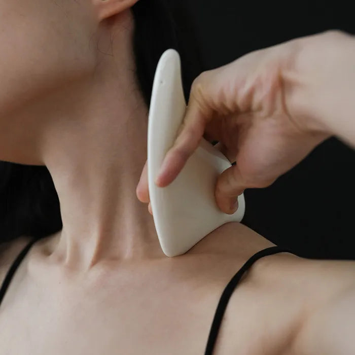 Oikeiosis Museum Rotund Ceramic Gua Sha (Triangular)
