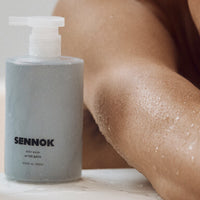 Enriched with moisturizing ingredients to keep the skin hydrated and soft